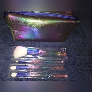 Brand new cosmetic case & brushes